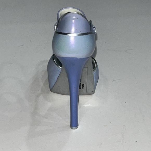 JUST THE RIGHT SHOE, PETALS, ITEM# 810228, LORRAINE VAIL, 2008 - Picture 4 of 9